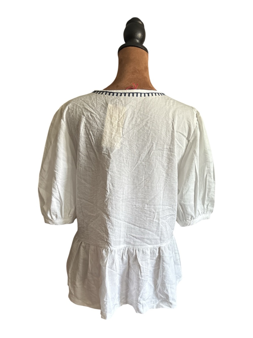 SOLITAIRE Anthropologie my White Blouse with Blue Floral Embroidery NWT - Picture 3 of 4